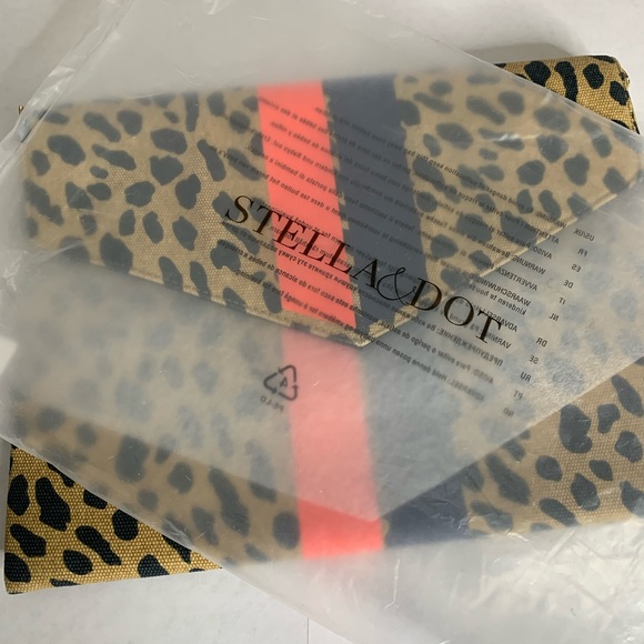 💫HP‼️💫 NEW STELLA & DOT “Bellamy” Clutch in Animal Dot with Racing Stripes - Picture 10 of 10